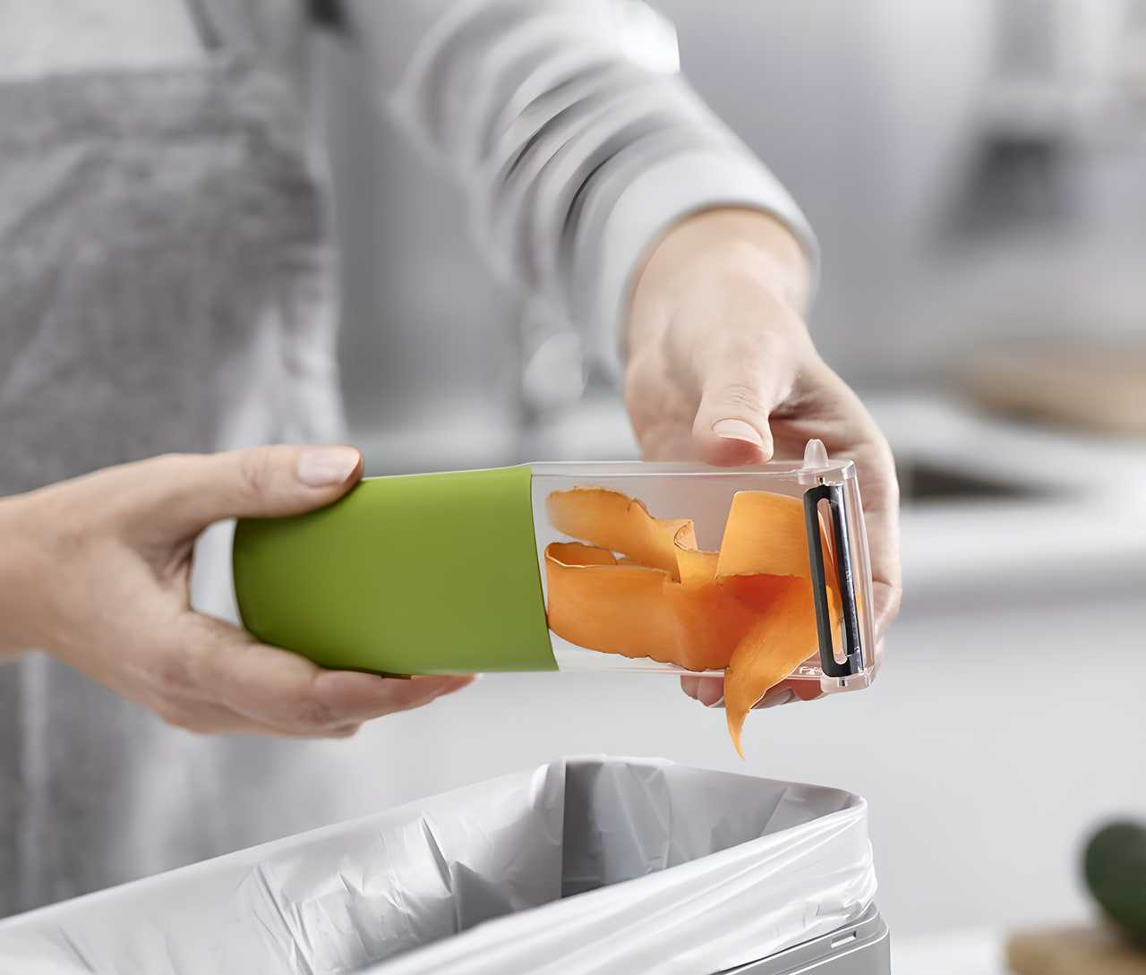 Square Storage Fruit and Vegetable Peeler – Pack of 1